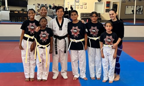 Group photo of students with Grandmaster Kidong Lee.